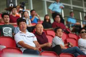 Thầy Park chứng kiến đội nhà thua 1-4