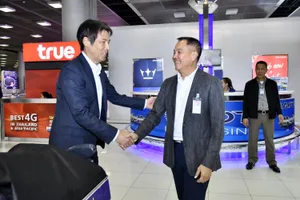 Về Thái Lan, ông Somyot ra sân bay trấn an HLV Nishino