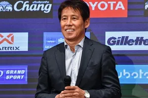 HLV Nishino muốn có dàn trợ lý như thầy Park