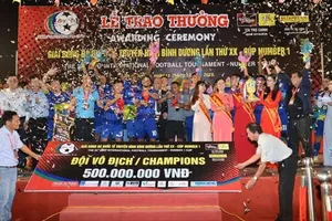 Cúp vàng ở lại với chủ nhà