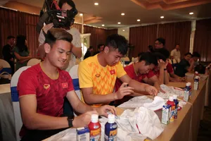 Vinamilk tặng quà cho U-22 Việt Nam sau HCV SEA Games lịch sử