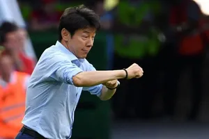 Báo Hàn đem hooligan, bán độ, bạo động ra dọa ông Shin