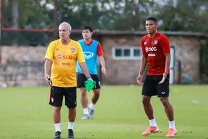 Văn Lâm trở lại, HLV Gama cho cầu thủ Muangthong… ‘ăn hành’