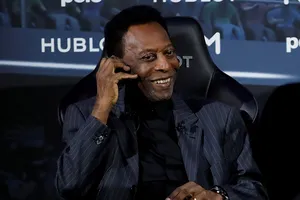 Pele: 'Cám ơn các bạn, tôi vẫn khỏe'