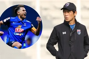 HLV Nhật Bản khen cầu thủ 'gạt tay trúng má' Văn Hậu