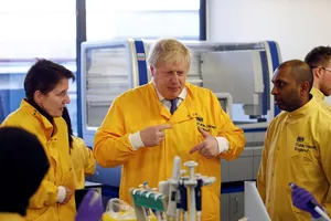 COVID-19 khiến từ Serie A đến Premier League khốn đốn