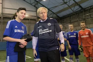 Chính phủ và thể thao Anh họp bàn 'đánh chặn từ xa' COVID-19