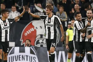 Toàn đội Juventus phải cách ly vì COVID-19