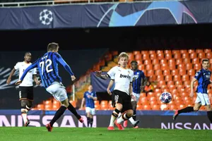 Năm cầu thủ Valencia và 10 cầu thủ Serie A dính COVID-19