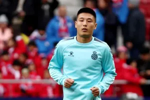 Tuyển thủ TQ Wu Lei bày cách nhanh bớt bệnh COVID-19