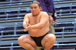 Nhiều bệnh viện Nhật lúng túng, 1 đô vật Sumo qua đời