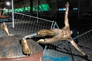 Tượng đài huyền thoại Ibrahimovic sẽ được dựng lại