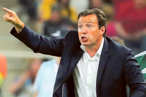 Cựu HLV tuyển Bỉ lôi LĐBĐ Iran ra tòa