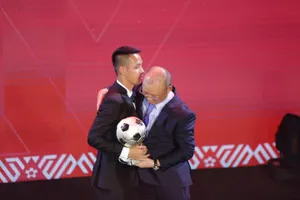 Thầy Park khuyên Quang Hải nhường Quả bóng Vàng