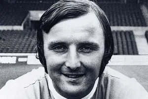 Cầu thủ trẻ tuổi nhất lịch sử Man. City đá đội A vừa qua đời