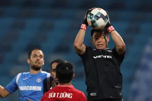 'Than' và 'nhà mạng' chia điểm