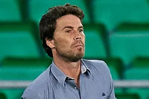 HLV bị 'trảm' sau khi bóng đá trở lại