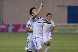 Xuân Trường 'in dấu giày' trong chiến thắng của HAGL