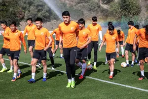 Đội bóng vùng tâm dịch trở lại đá vòng khai mạc