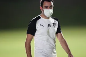 Không về Barcelona, Xavi lại dính COVID-19