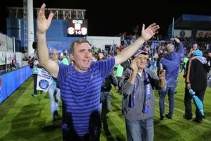 Giữ chức như Hữu Thắng, huyền thoại thế giới tự cách chức mình