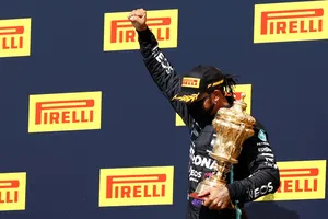 Huyền thoại làm những chuyện… phi thường