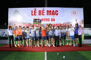 Đội chủ giải đoạt Cúp Ông bầu