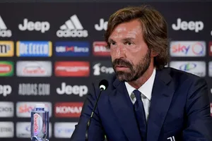 Vừa ngồi ghế nóng, Pirlo đã bị đem ra 'mổ xẻ'
