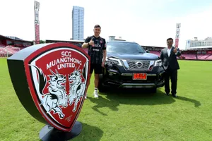 Đội bóng của Văn Lâm được tặng 9 chiếc ô tô hạng sang