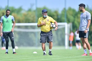 Đối thủ của tuyển VN ở vòng loại World Cup 2022 vội vã về nước