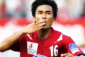 Xem cựu tuyển thủ Ngọc Thanh đá ‘phủi’ cho ‘Tổ Nát’