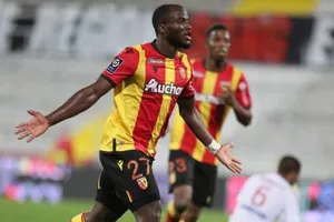 Á quân Champions League thua tân binh 0-1