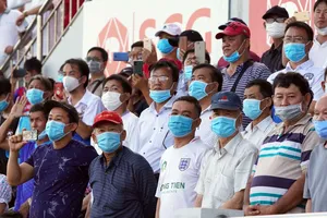 Ông Chung thay người như thần, CLB TP.HCM ngược dòng ngoạn mục