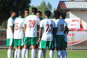 Thầy trò HLV Shin Tae-yong có điểm danh dự