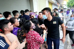 Sốt vé cực cao trên sân Hàng Đẫy 