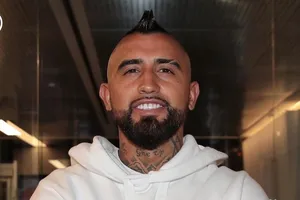 Vidal tái hợp thầy Conte