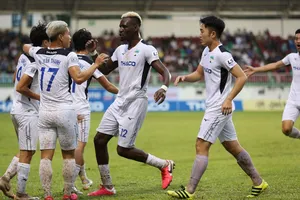 HA Gia Lai thay tướng, nửa đội hình ghi bàn