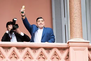 ‘Cậu bé vàng’ vẫn âm tính với COVID-19