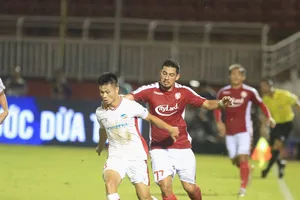 Hai đội bóng của TP.HCM toàn thua, Viettel lên ngôi đầu