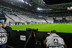 Lạ lùng Napoli bị trừ điểm hạnh kiểm vì bỏ trận với Juventus