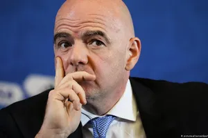 Chủ tịch FIFA nhiễm COVID-19, Thụy Sĩ nháo nhào