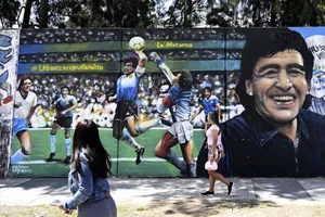 Maradona qua đời, Steve Hogde thành triệu phú