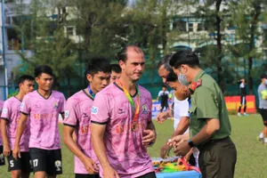 Huỳnh Kesley cay đắng nhìn Trần Thành ghi bàn kết liễu