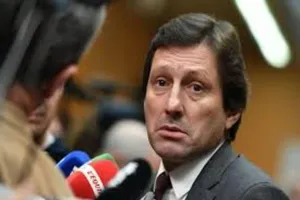 Giám đốc thể thao PSG úp mở chuyện Messi