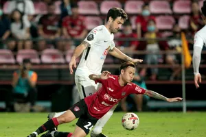 Văn Lâm vắng, Muangthong lại thắng