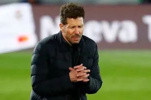 Thua derby, Simeone trách mình, mắng học trò