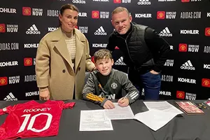 Rooney con ký hợp đồng với MU