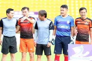 Chùm ảnh sáng uống cà phê chiều làm từ thiện của Sắc