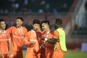 Hỏng phạt đền 2 lần, T. Bình Định vẫn vô địch