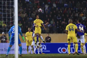 Hà Nội FC bị ‘đánh úp’ vào lòng kiêu hãnh tại Thiên Trường